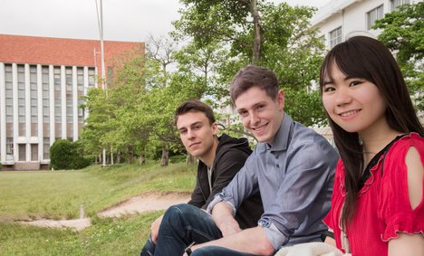 留学経験は履歴書にどう書く?転職時の書き方や効果的なアピール方法